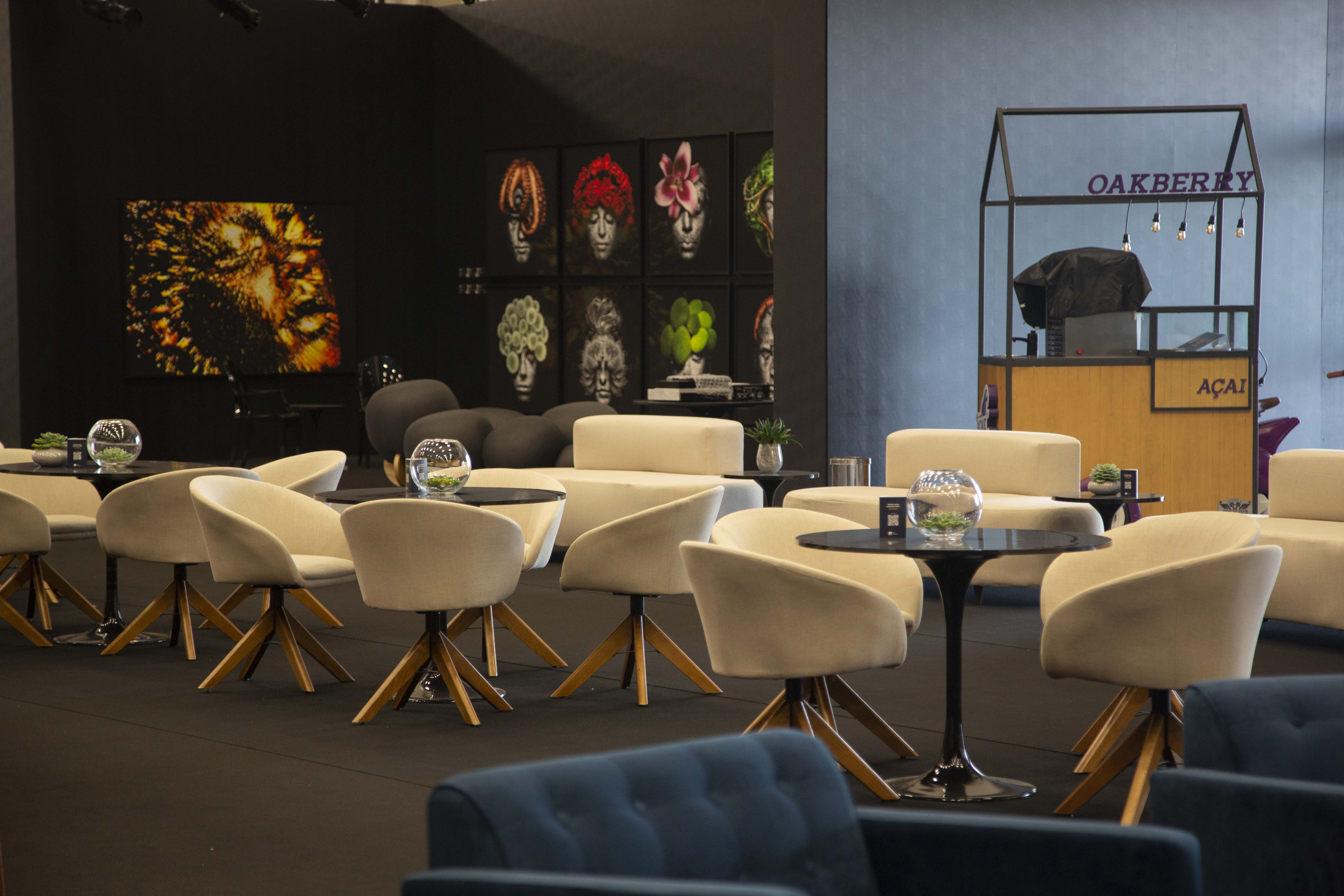 Móveis elegantes Verde Leasing - Cadeiras e mesas para eventos de alto padrão